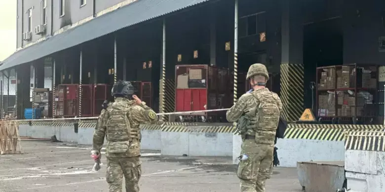 Смертоносна логістика: затримано відправника посилки, яка вибухнула в сортувальному центрі Києва