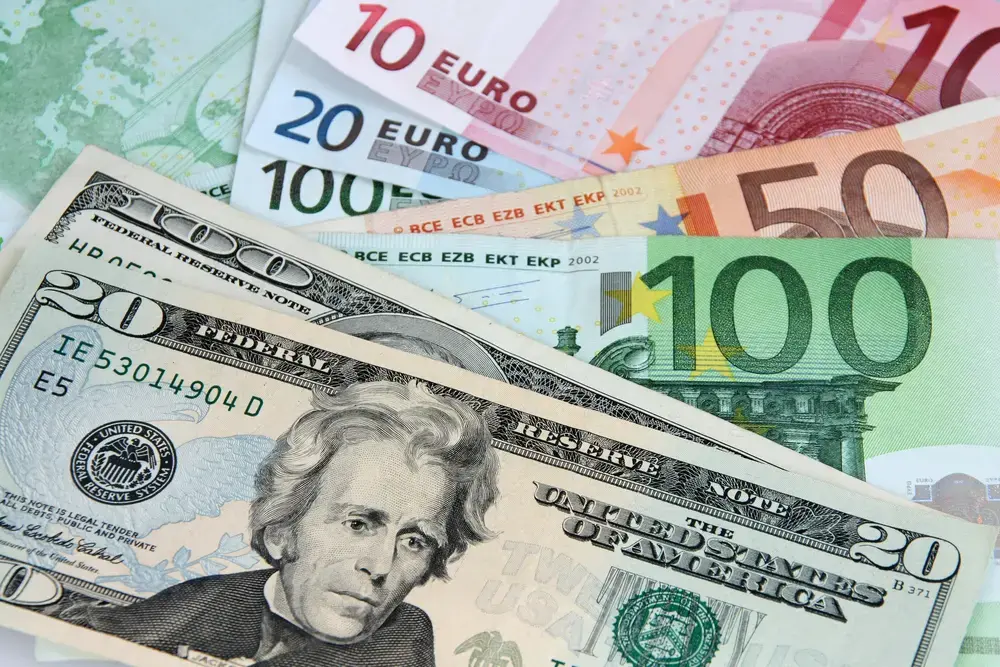 Дешева купівля та дорогий продаж валюти: нові точки вигідного обміну в Києві