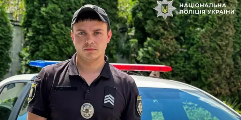 Вчасний порятунок на вулиці Києва: сержант поліції надав допомогу чоловікові під час нападу епілепсії