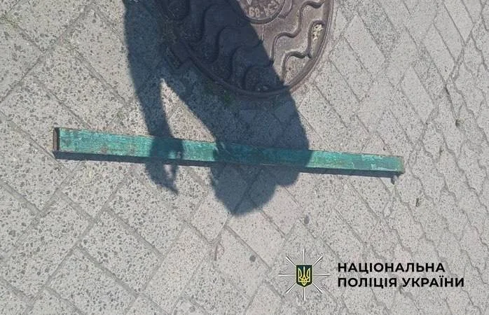 Хуліганство на Солом’янці: у столиці затримали чоловіка з металевим прутом