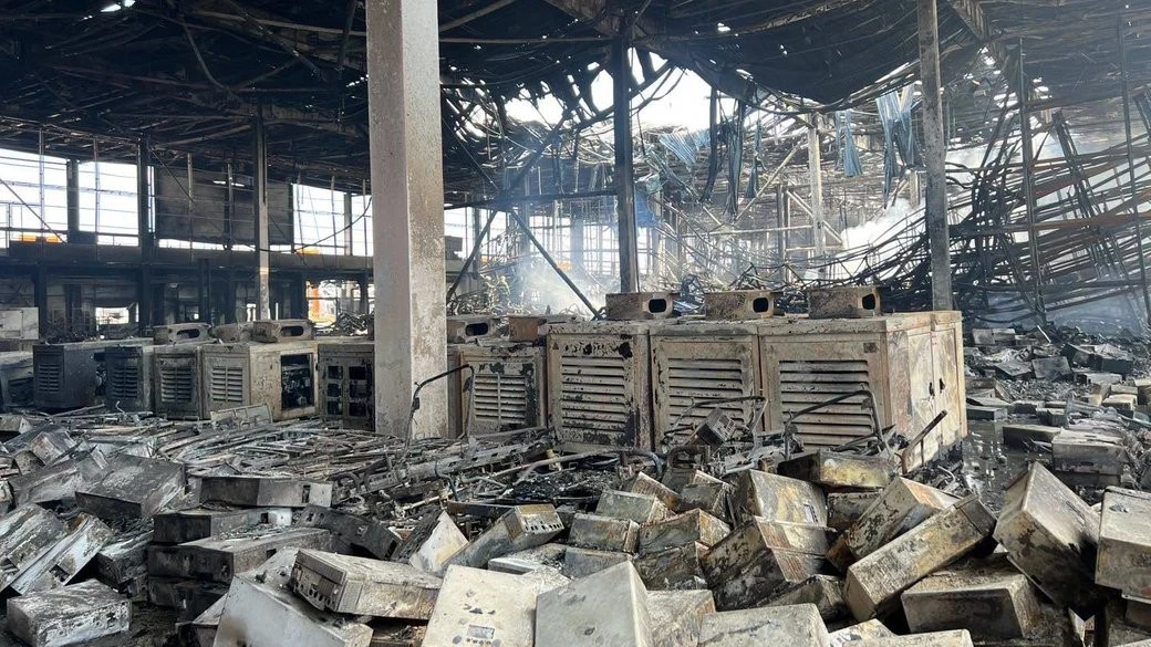 Понад 79 мільйонів збитків: ворожий обстріл повністю спопелив логістичний центр Червоного Хреста