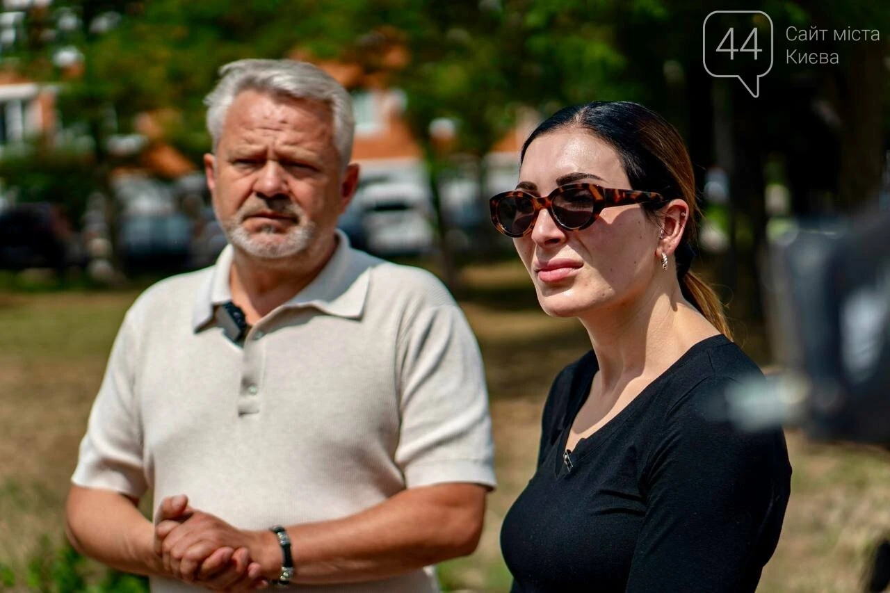 Праворадикальна американська активістка відвідала Бучу та переглянула власну позицію щодо війни в Україні