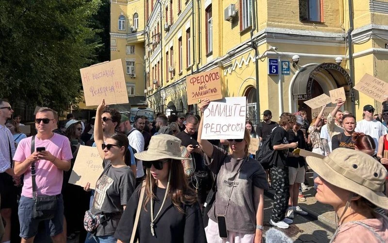 Столичні мітинги розростаються: мітингувальники вимагають відставки Віталія Кіма